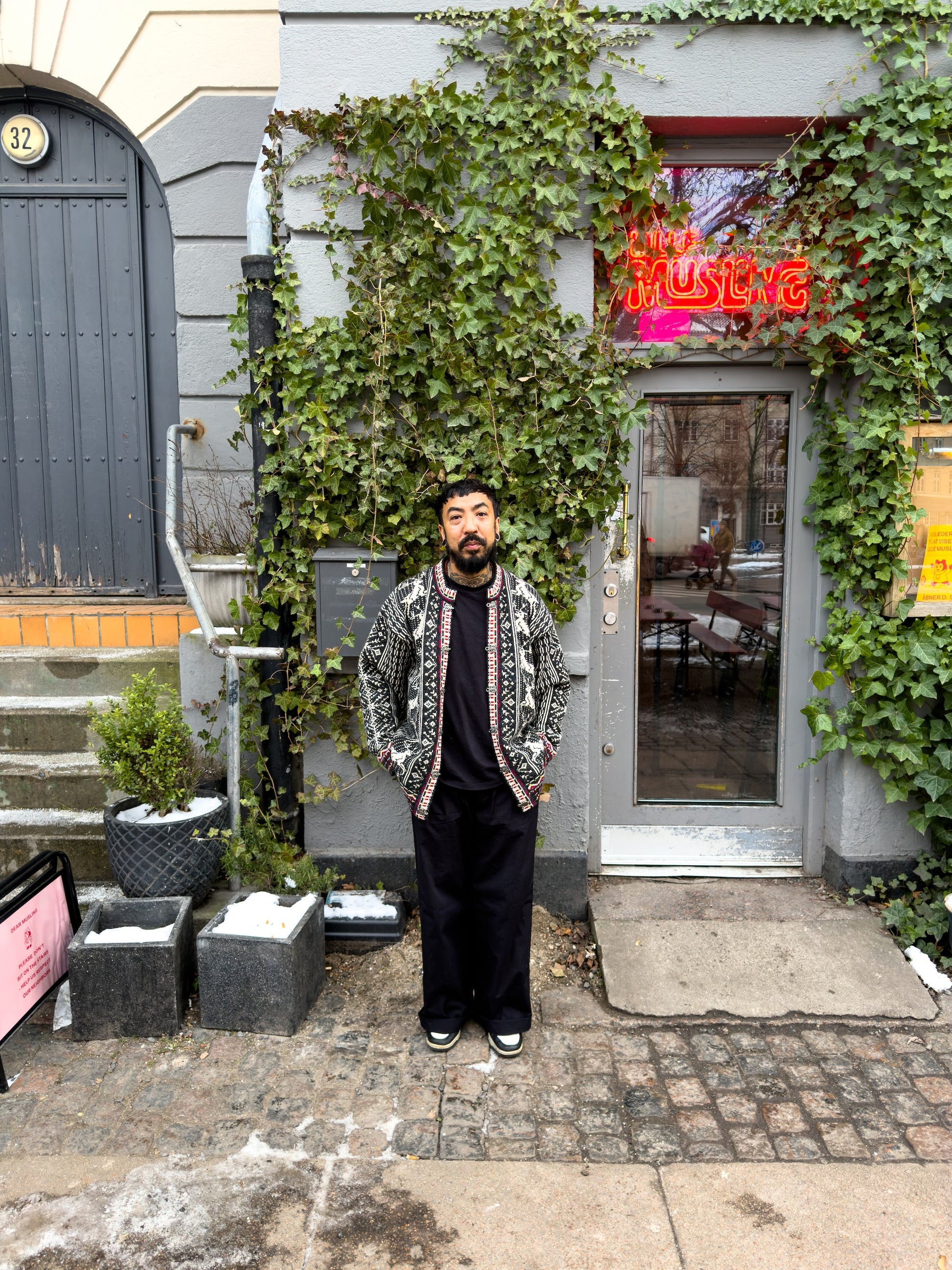 Promod is 168 cm tall and wears size L. | black