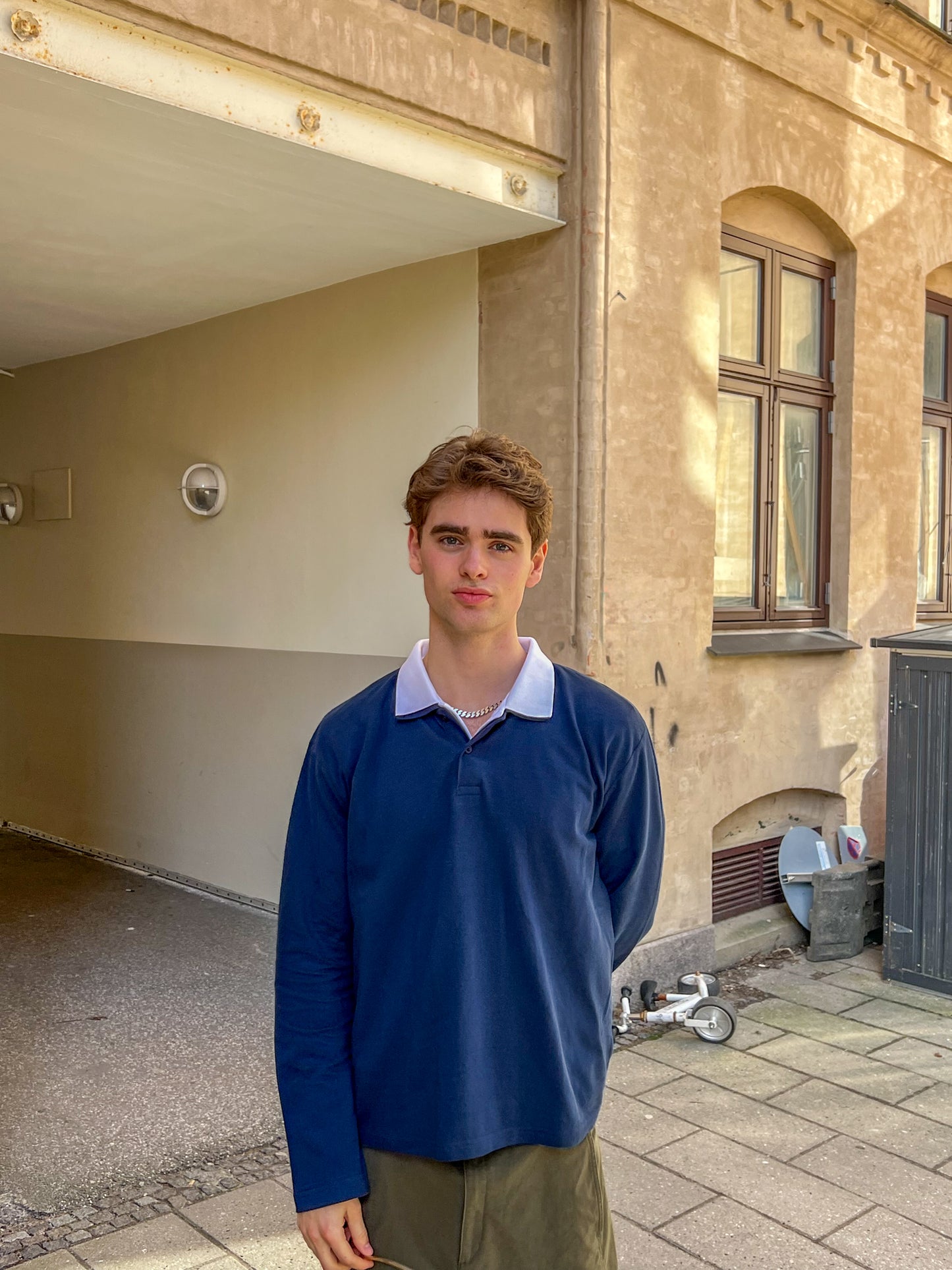 William is 188 cm tall and wears size L. | dark blue