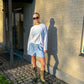 Lea is 178 cm tall and wears size M–L. | light blue.