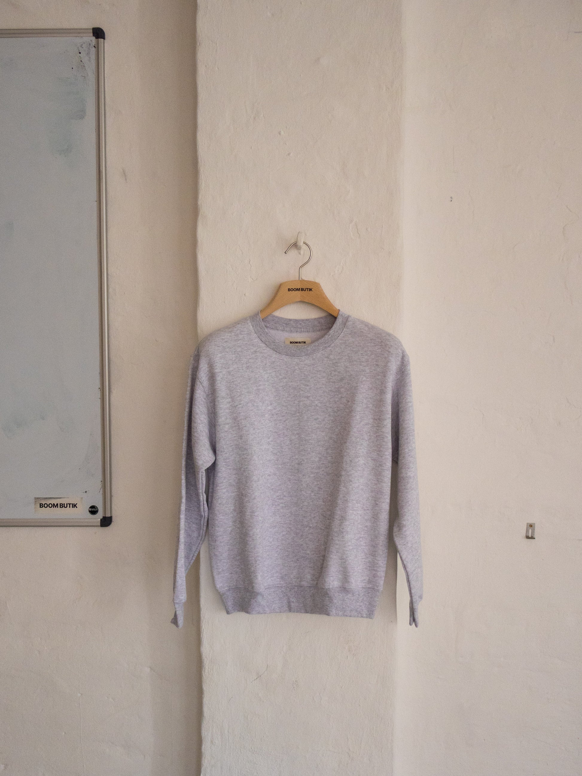 A ..... grey crewneck sweat? xx Boom | grey