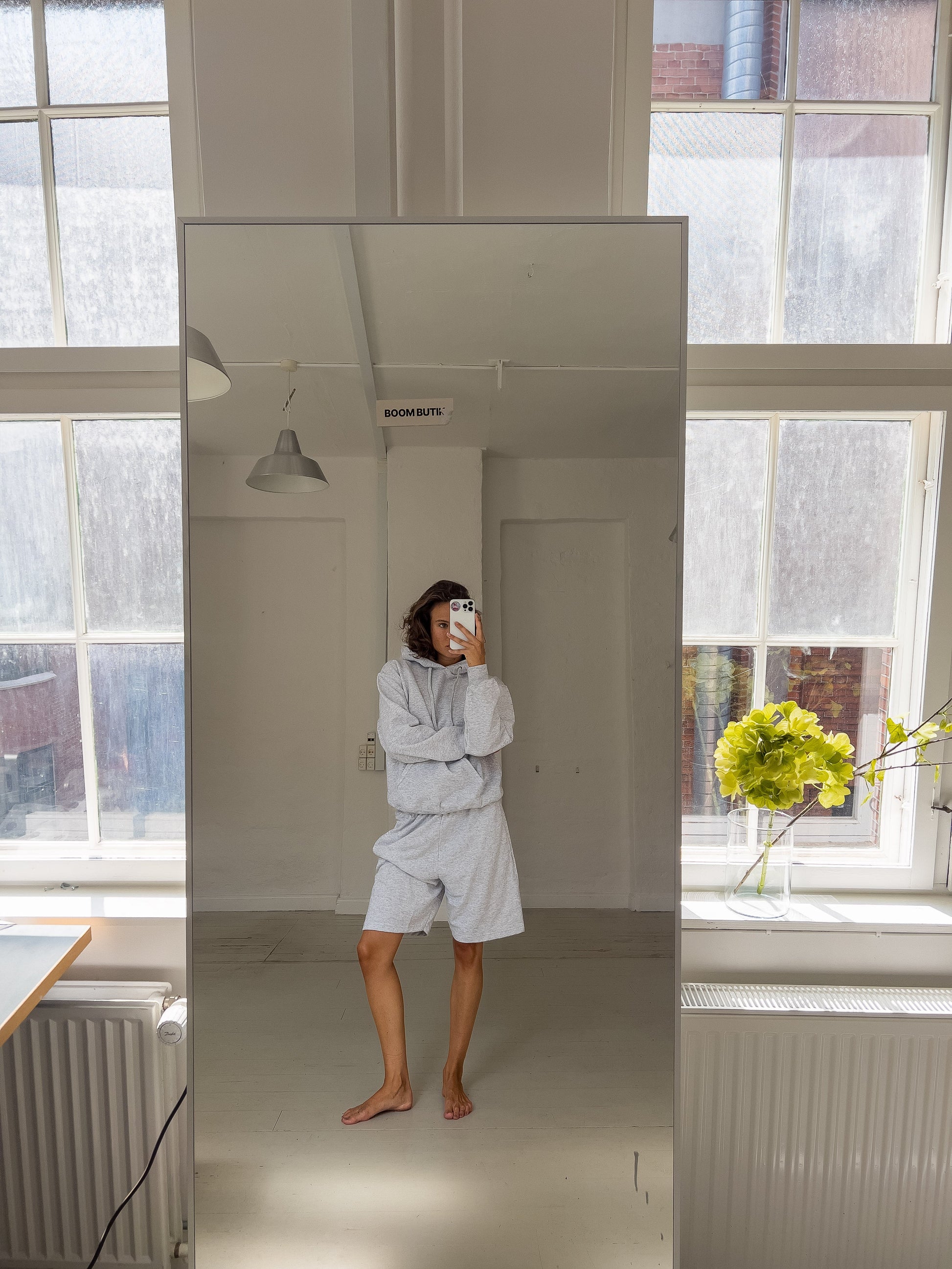 Emma is 173 cm tall and wears size M. | grey