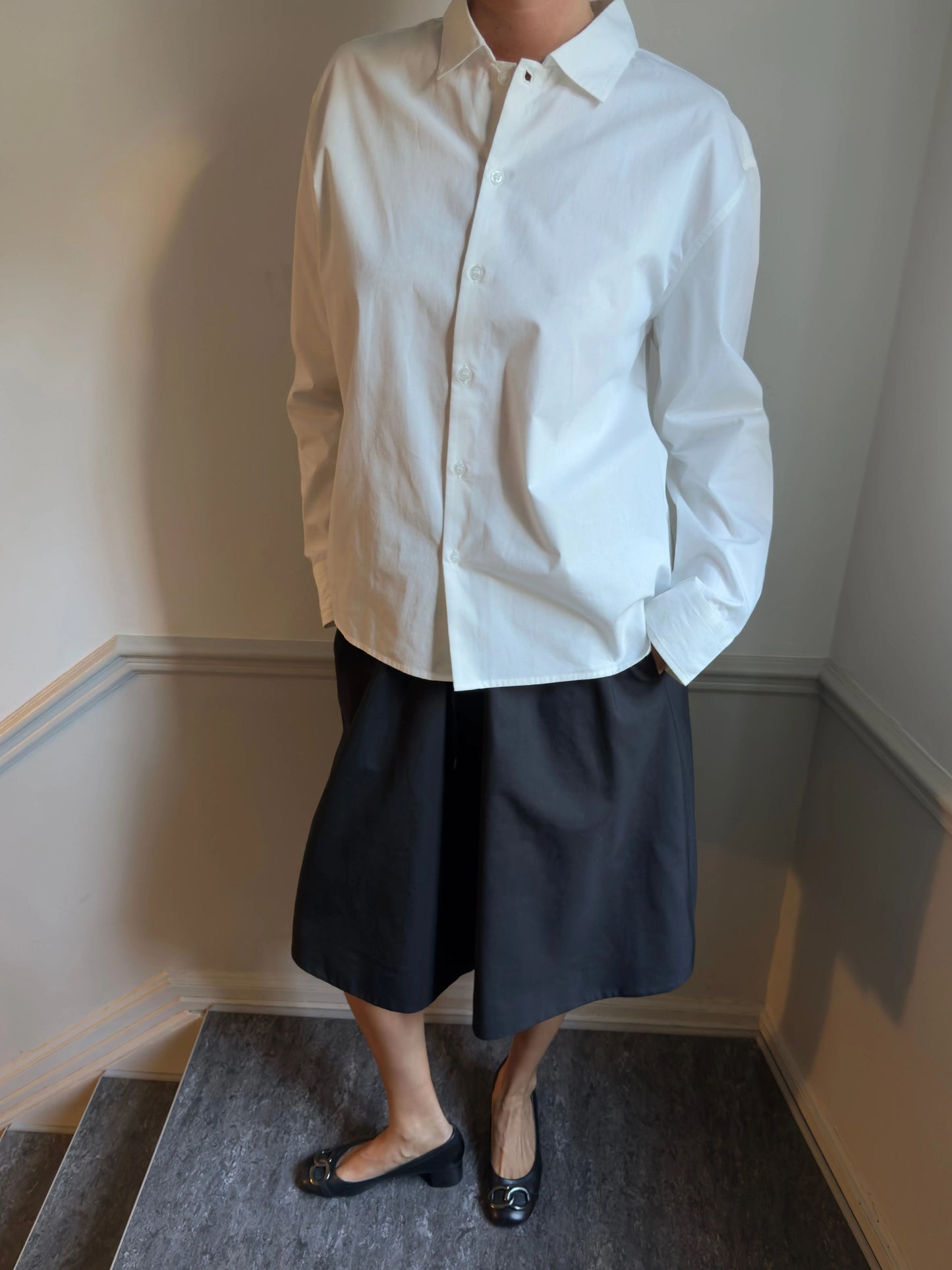 Rose is 176 cm tall and wears size M. | white