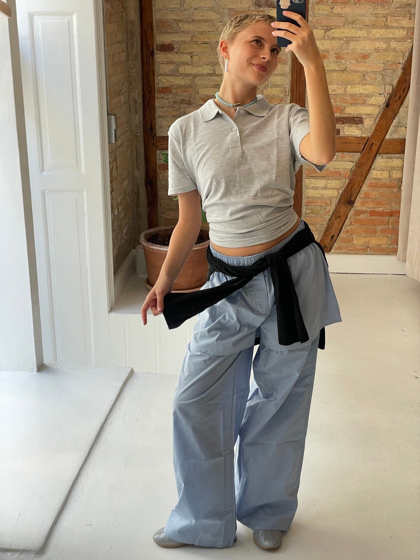 Karoline is 165 cm tall and wears size S. | light blue