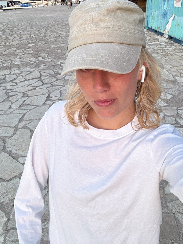 Sofie is 170 cm tall and wears size M. | white