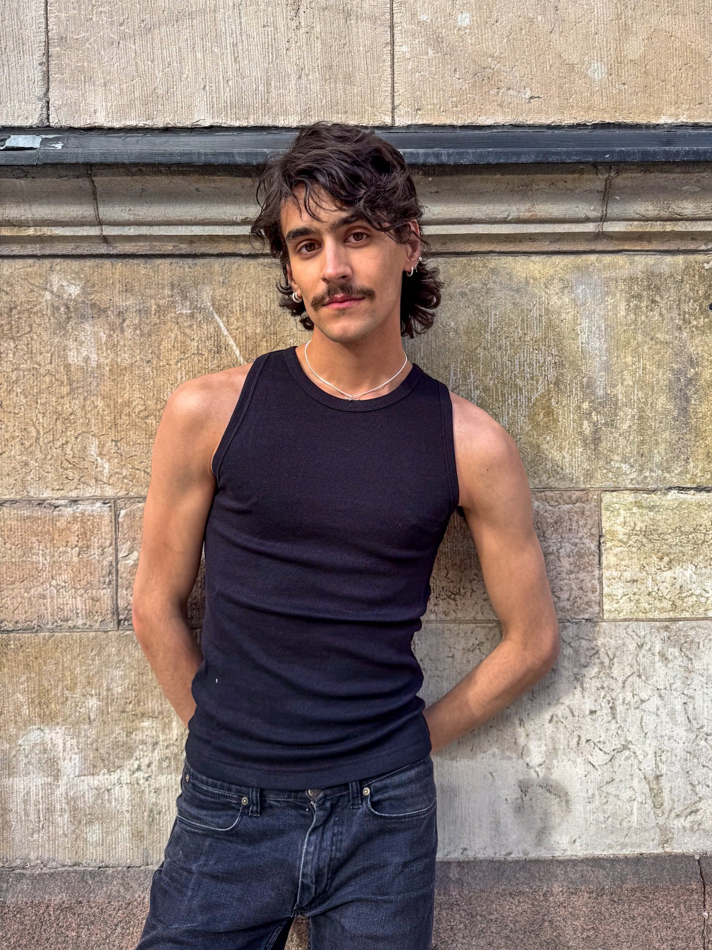 Samuel is 183 cm tall and wears size L. | black